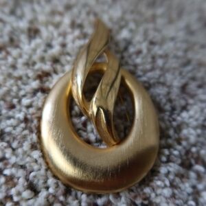 Elegant Gold-Tone Women's Pendant